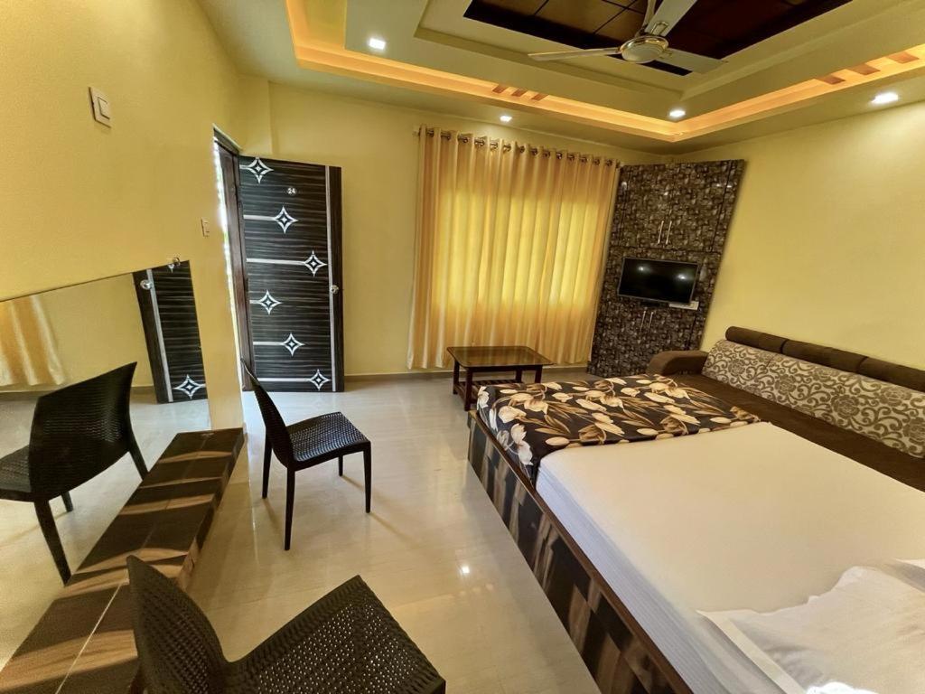 Hotel Saptarang Residency Panhāla Buitenkant foto