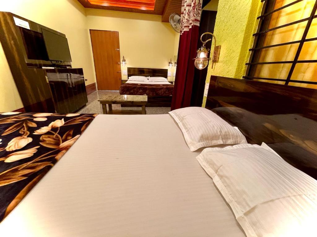 Hotel Saptarang Residency Panhāla Buitenkant foto