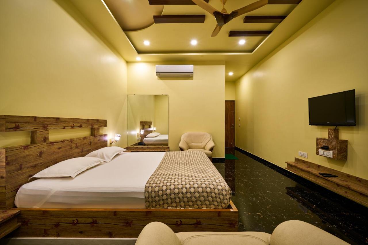 Hotel Saptarang Residency Panhāla Buitenkant foto