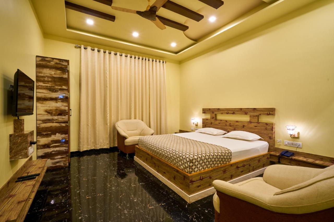 Hotel Saptarang Residency Panhāla Buitenkant foto