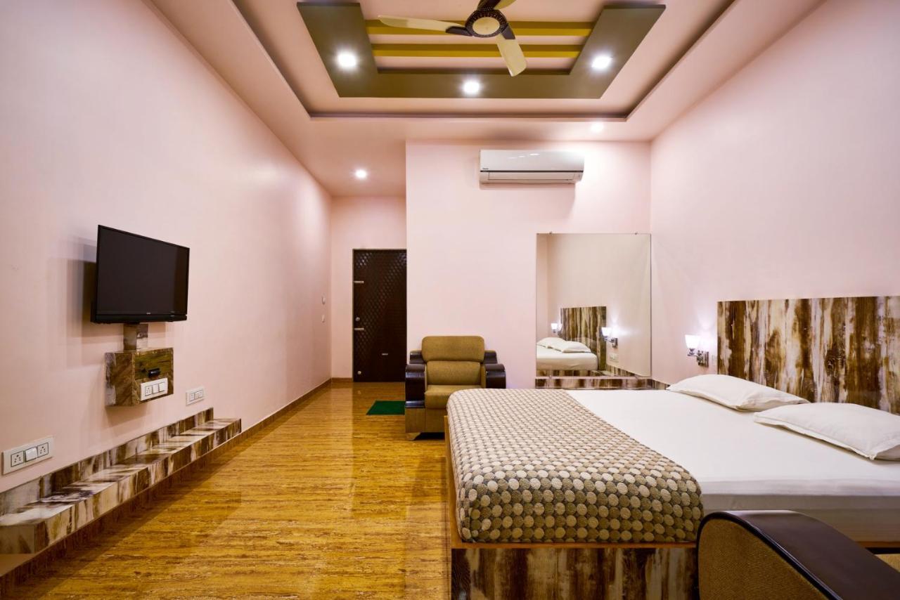 Hotel Saptarang Residency Panhāla Buitenkant foto